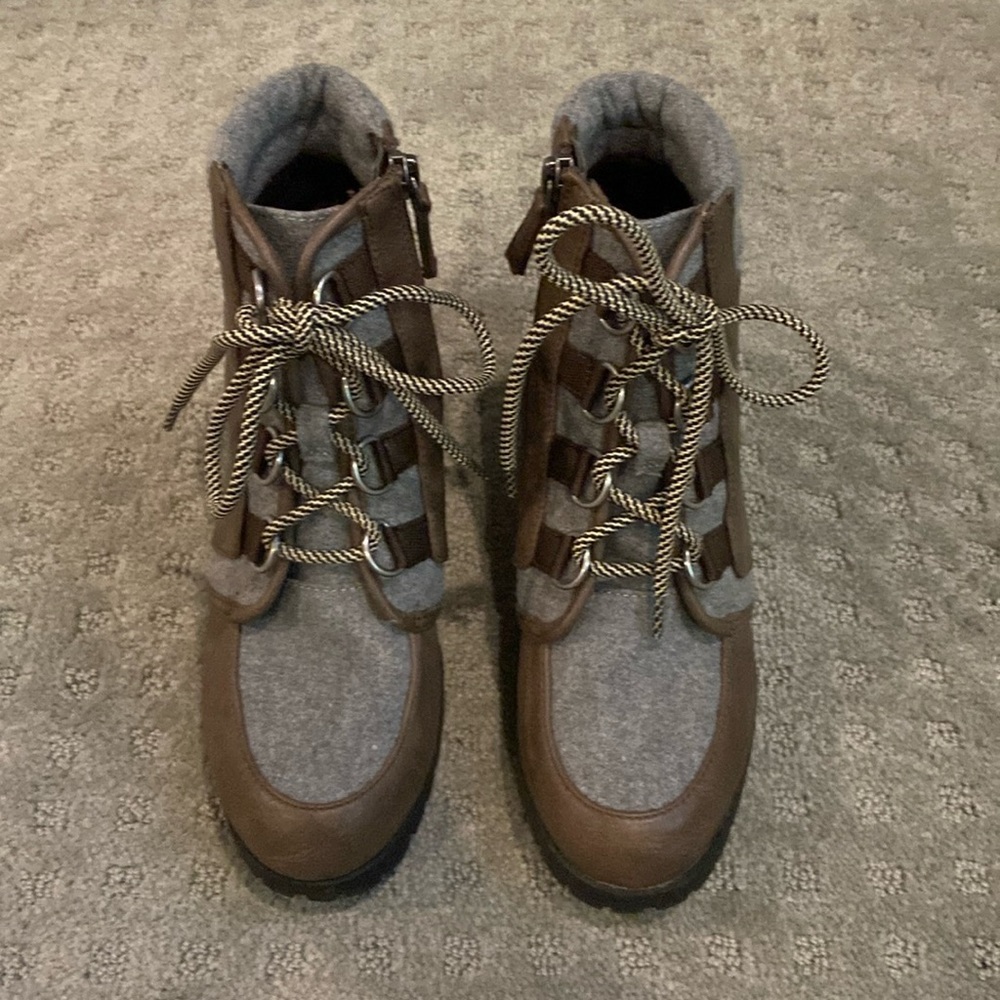 Women’s scoop boots